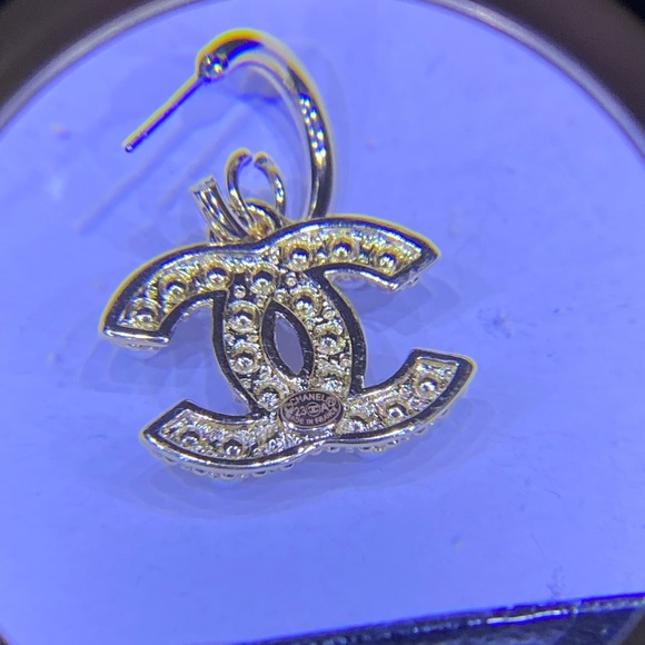 Chanel Gold and Pearl Earrings - Picture 3 of 3